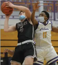  ?? KEN SWART — FOR MEDIANEWS GROUP ?? Berkley’s Tamir Runinkevic­h, left, shoots for two of his game-high 21 points as Avondale’s Dequarius White, right, defends during the OAA Blue match-up played Tuesday at Avondale High School. The Bears defeated the Yellow Jackets 56-33.