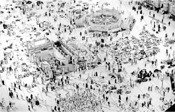  ?? — AFP photo ?? Pilgrims gather for prayers at the Grand Mosque in Mecca ahead of the start of the annual Haj pilgrimage.