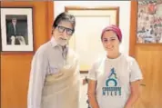  ?? PHOTO: TWITTER/SRBACHCHAN ?? Srishti Bakshi met Amitabh Bachchan in Mumbai