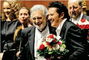  ??  ?? Plácido Domingo und Piotr Beczała beim Schlussapp­laus.