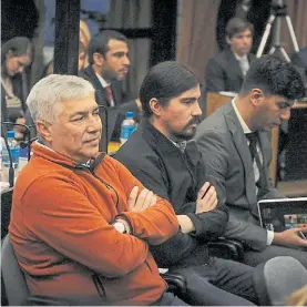  ??  ?? En el banquillo. Lázáro y Martín Báez, en el juicio oral en su contra.