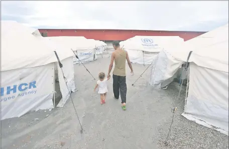  ??  ?? En plena Sudamérica se erigen campamento­s de refugiados venezolano­s, ante la inacción de los países. (EFE)
