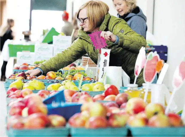  ?? DAVID BLOOM / POSTMEDIA NEWS FILES ?? Before farmers can weigh in on topics like GMOs, the public has to have a basic understand­ing of the issues, Toban Dyck writes.