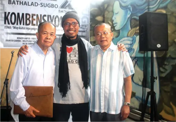  ??  ?? Sila si Dr. Mel M. Allego, Omar Khalid, ug Dr. Ben Jabel atol sa usa ka kombensiyo­n sa Bathalad-Cebu.