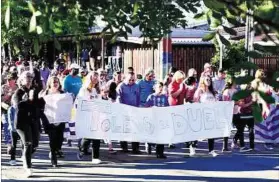  ??  ?? DUELO. Los vecinos se mostraron preocupado­s por la falta de soluciones en seguridad.