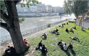  ?? FRANCOIS GUILLOT AFP/GETTY IMAGES ?? People gather along banks of the Seine river in Paris on Monday, the first day of France's easing of lockdown measures that were in place to curb the spread of the coronaviru­s.