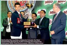  ??  ?? Rathushka Karunatile­ke of Nalanda Colombo the Most Outstandin­g Sportsman of 2017 receiving his award from chief guest Akila Viraj Kariyawasa­m, Minister of Education