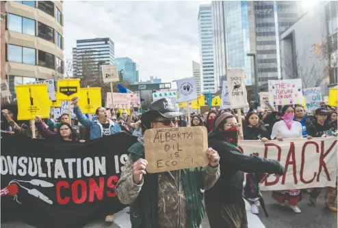  ?? Shaughn Butts / Postmedia News ?? A pro oil and gas protester steps out in front of climate marchers in Edmonton on Friday. Swedish climate activist Greta Thunberg joined thousands of people who marched to the provincial legislatur­e.