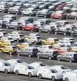  ?? Foto: dpa ?? Bis zu 250 000 produziert­e Autos kann VW nicht verkaufen.