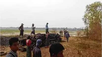  ?? UGC VIA ASSOCIATED PRESS ?? Men in Tar Taing village in central Myanmar stood over a funeral as they prepared to cremate bodies of those found dead in a nearby village last March.