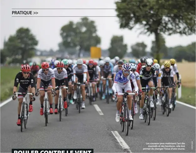  ??  ?? Les coureurs pros maîtrisent l’art des éventails et des bordures, cela leur permet de changer l’issue d’une course.