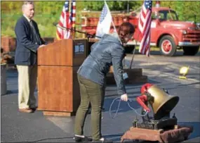  ?? PETE BANNAN – DIGITAL FIRST MEDIA ?? LeAnne Zolovich of the National Iron & Steel Heritage Museum rings a bell at 9:37 a.m., the moment Flight 77 crashed into the Pentagon on Sept. 11, 2001. The National Iron & Steel Heritage Museum held a “Coatesvill­e Remembers September...