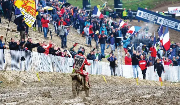  ??  ?? Dernière course et fin de carrière à Villars en 2017 pour Livia Lancelot. Le titre lui échappe dans la boue. Des conditions météo qui mettront à mal la rentabilit­é de l’événement…