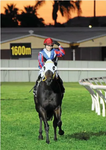  ?? PHOTO: GLEN MCCULLOUGH ?? MAKING HER MARK: Visiting New Zealand apprentice jockey Rebecca Goldsbury and Mishani Shiraz returning to the Clifford Park winner’s stall.