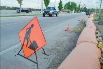  ?? RON SEYMOUR/The Daily Courier ?? Flood barriers line the upland side of Gellatly Road in West Kelowna as the municipali­ty braces for possible flooding along the shore of Okanagan Lake.