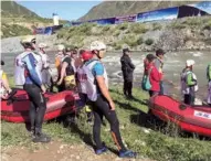  ?? PHOTOS BY YANG FEIYUE / CHINA DAILY ?? Clockwise from top: A glimpse of downtown area of Yushu city; the opening ceremony of Yushu internatio­nal rafting competitio­n; visitors play at a grasslands resort; a visitor piles on a Mani stone; Internatio­nal rafters compete against each other;...