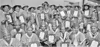  ??  ?? Adult learners showing their certificat­es after completing the Native Adult Literacy Programme organised by the Sabah Education Department. A total of 324 adults from throughout Sabah completed their study.