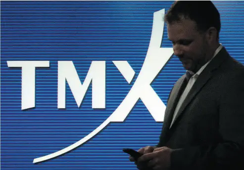  ?? DARREN CALABRESE / THE CANADIAN PRESS FILES ?? An example of the TSX faring well when stocks in the United States do not: from August 2007 to August 2008 the TSX rose 80 basis points while the S&amp;P 500 sagged 13 per cent.