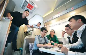  ?? CHEN JIANYU / FOR CHINA DAILY ?? Entreprene­urs chat in a mobile business vehicle in Rongcheng, Xiongan New Area.