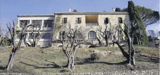  ?? (Photo archives Nice-Matin) ?? La dernière maison de Picasso, ici avant les travaux, doit être vendue aux enchères.