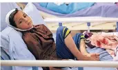  ?? FOTO: DPA ?? Der Krieg im Jemen ist zur humanitäre­n Katastroph­e geworden. Unser Bild zeigt ein verletztes Kind in der Stadt Saada.