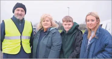  ?? (Pic: John Ahern) ?? Car boot volunteer, Billy Finnegan, chatting with members of the Cosgrove family last Sunday, l-r: Maria, Michael and Mai.