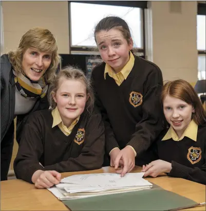  ?? Photo by Domnick Walsh ?? Listowel Presentati­on Secondary students Saoirse Kelly, Cariona McGrath and Aine Fitzmauric­e with principal Eileen Kennelly looking at some of the blueprints for the new expansion plan.