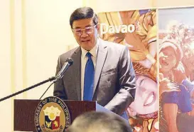  ??  ?? Deputy Chief of Mission Patrick Chuasoto welcomes attendees during the ‘Bring Home a Friend to the Philippine­s’ launch.