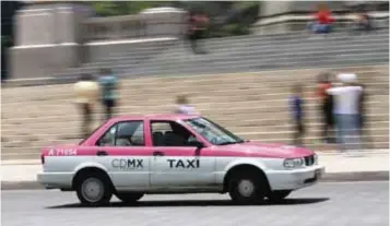  ?? | NICOLÁS CORTE ?? Por cada 5 kilómetros, el costo promedio en la Ciudad de México por el servicio de taxi es de 38 pesos.