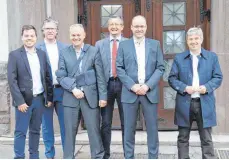  ?? FOTO: WINFRIED RIMMELE ?? Die Festredner bei der Einweihung (von links): Dominik Rauscher, Thomas Stäbler, Bürgermeis­ter Stefan Waizenegge­r, Holger Steenhoff, Andreas Mühlig und Landrat Stefan Bär.