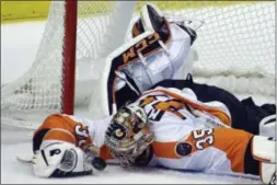  ?? LYNNE SLADKY — THE ASSOCIATED PRESS ?? Flyers goalie Steve Mason makes a save during the third period against the Florida Panthers on Tuesday.