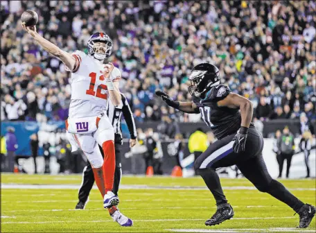  ?? Rich Schultz The Associated Press ?? Eagles defensive tackle Javon Hargrave, pressuring Giants quarterbac­k Davis Webb on Jan. 8, figures to command a massive contract as a free agent, but he’d help absorb blockers and open space for Raiders defensive end Maxx Crosby.