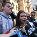  ?? GALIT RODAN/CANADIAN PRESS ?? Sara Burton talks to reporters about her friend, Marisa Lazo, outside court on Thursday.