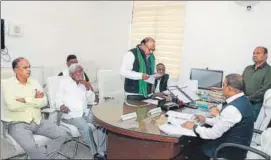  ?? HT PHOTO ?? Sarfaraz Ahmed, accompanie­d by chief minister Champai Soren and other alliance leaders during the filing of his nomination before the returning officer in Jharkhand assembly on Monday.