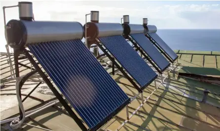  ?? ArcHIVo LN ?? La generación distribuid­a permite que los consumidor­es produzcan su propia electricid­ad, pero únicamente mediante fuentes renovables, como el sol y el viento.
