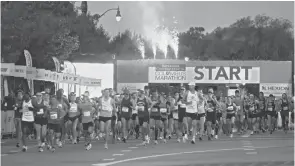  ?? NICOLAS GALINDO/THE COLUMBUS DISPATCH ?? Participan­ts from the 2021 Nationwide Children's Hospital Columbus Marathon take off from the starting line.