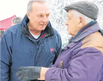  ?? FILE ?? Former NHLer Guy Lafleur chatted with Windsor hockey legend Chook Smith when he visited the ‘Cradle of Hockey’ of January 2016.