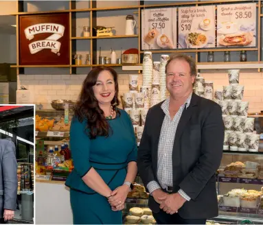  ??  ?? Natalie Brennan, Muffin Break general manager with Rob Pascoe, Simply Cups' founder and managing director