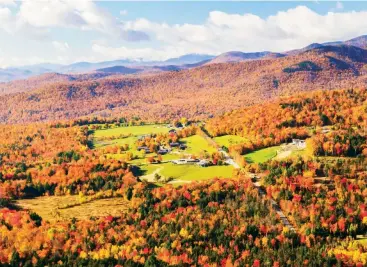  ??  ?? La región de Nueva Inglaterra es el lugar más famoso del mundo para atestiguar el otoño.
