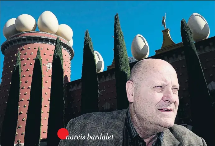  ?? PERE DURAN / NORD MEDIA ?? Bardalet, especialis­ta en medicina legal i forense i també metge pediatre, davant del Teatre-Museu Dalí de Figueres