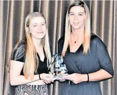  ?? ?? Young volunteer Kirsty Clay of Clydesdale Netball Club collects the award from Michelle Carmichael, Active Schools co-ordinator