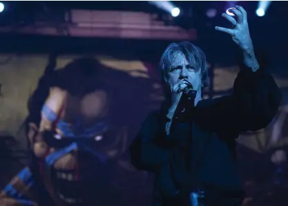  ?? FOTO: JOHN MCMURTRIE ?? Bruce Dickinson leder Iron Maiden med ett järngrepp.