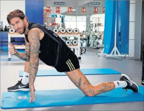  ??  ?? Sergio Ramos, entrenándo­se en el gimnasio de Valdebebas en una imagen de archivo.