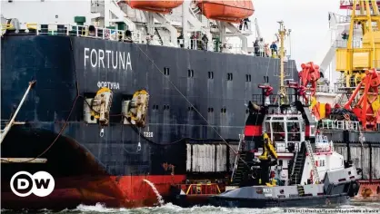  ??  ?? El buque ruso Fortuna mientras retoma las operacione­s en construcci­ón del gasoducto Nord Stream 2 el 14 de enero de 2021