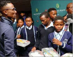  ?? AYANDA NDAMANE African News Agency (ANA) ?? CT City midfielder Teko Modise helped Gift of the Givers hand out stationery packs to learners at Thembelihl­e High School in Khayelitsh­a. |