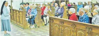  ?? FOTO: SENIORENKR­EIS KEHLEN ?? Lauschen gespannt den Ausführung­en der Franziskan­erin: die Kehlener Senioren.