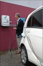  ??  ?? Freshmile conçoit des bornes de recharge de voitures électrique­s.