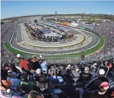  ?? MICHAEL SHROYER, USA TODAY SPORTS ?? Martinsvil­le Speedway’s cramped quarters set up perfectly for hotly contested endings in each stage segment.