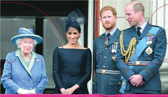  ?? GTRES ?? Meghan Markle ni siquiera regresó de Canadá para acudir a esta determinan­te reunión. No se sabe si intervino a través de una vídeo conferenci­a
Isabel II se está enfrentand­o a otra dura crisis provocada en el seno de su familia, pero se muestra fuerte y segura
Guillermo sería uno de los que más padece la huida de los duques de Sussex, ya que la relación que mantenía con su hermano era muy cercana
Enrique está sufriendo duras críticas por parte de la Prensa de Reino Unido, que le acusa de sucumbir y someterse a los deseos de su esposa