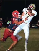  ?? TIM GODBEE / For the Calhoun Times ?? Calhoun’s Luke Jones (17) comes down with a touchdown catch over Sonoravill­e’s Tate Moore.